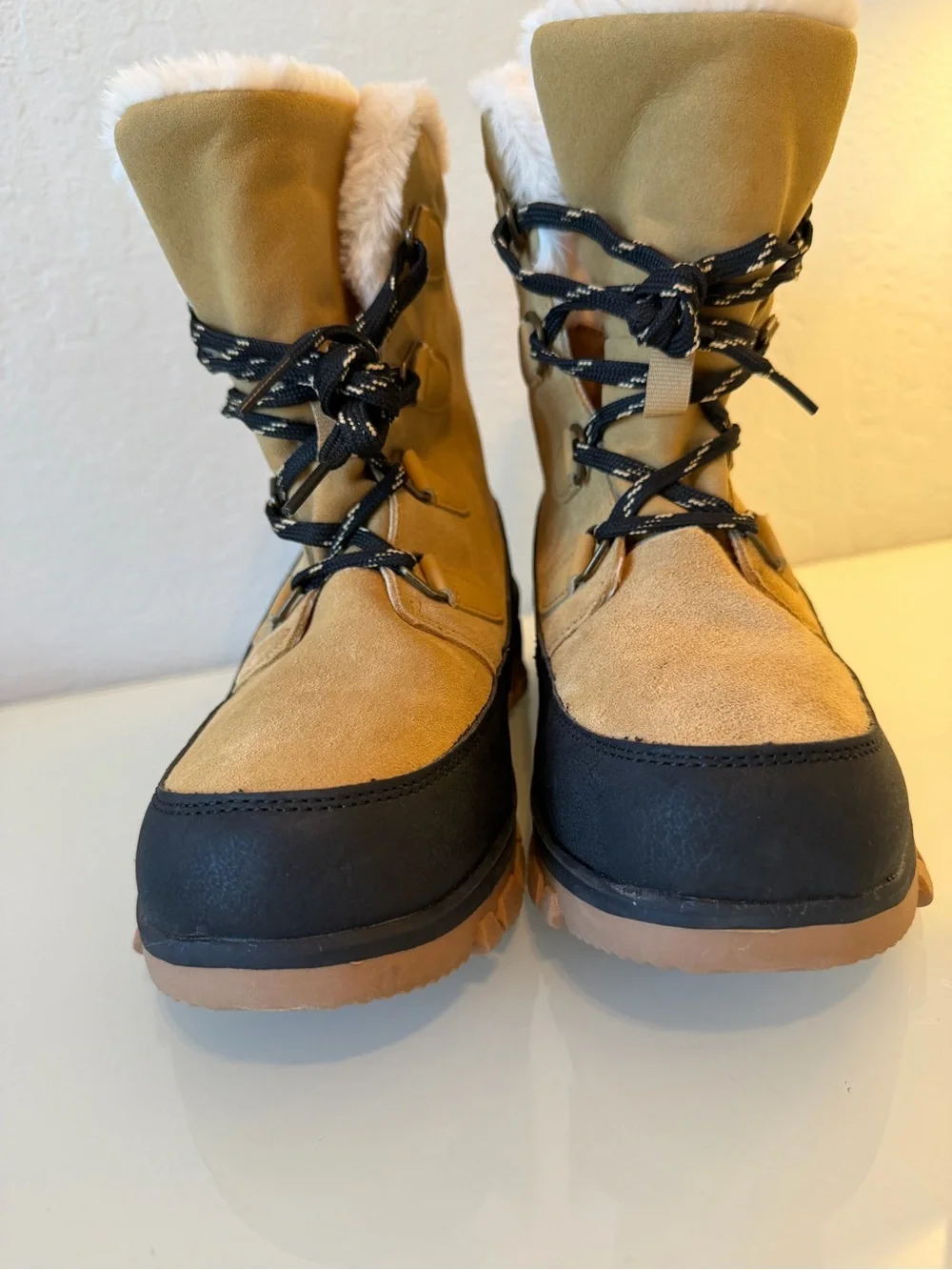 Universal Thread Corie Faux Fur Waterproof Lace Up Winter Boots Women's Size 8